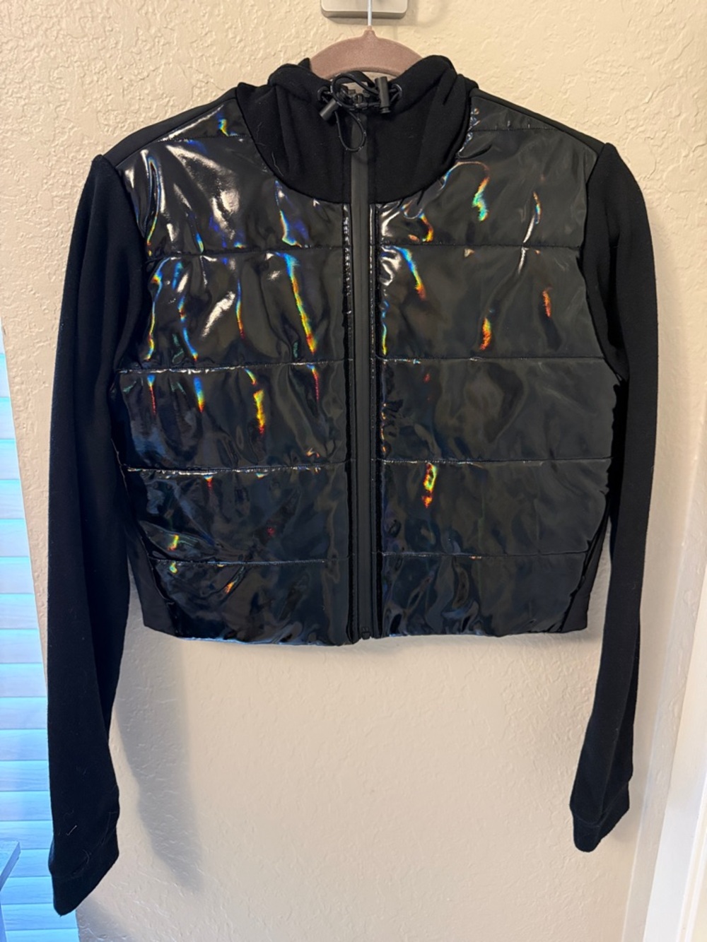 ALO Yoga Black Gloss Quilted Hooded Crop Jacket